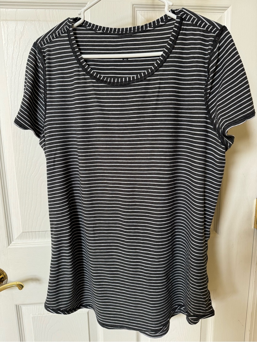 Lululemon Women’s Black and White Striped Short Sleeve Top Large - Picture 2 of 4